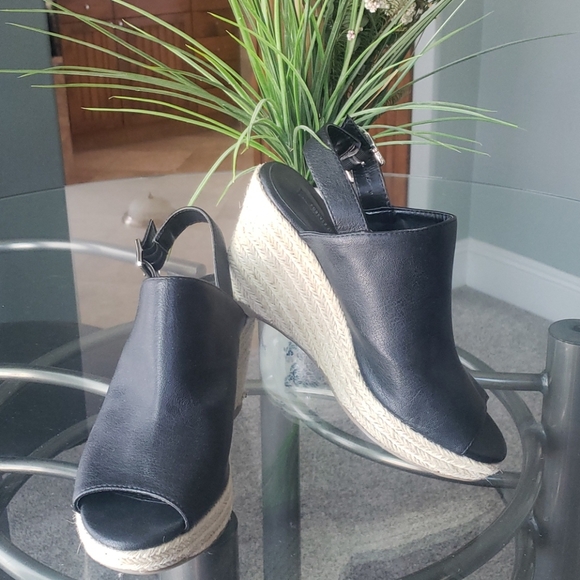 F21 Strappy Black Wedges 7.5 - Picture 9 of 9